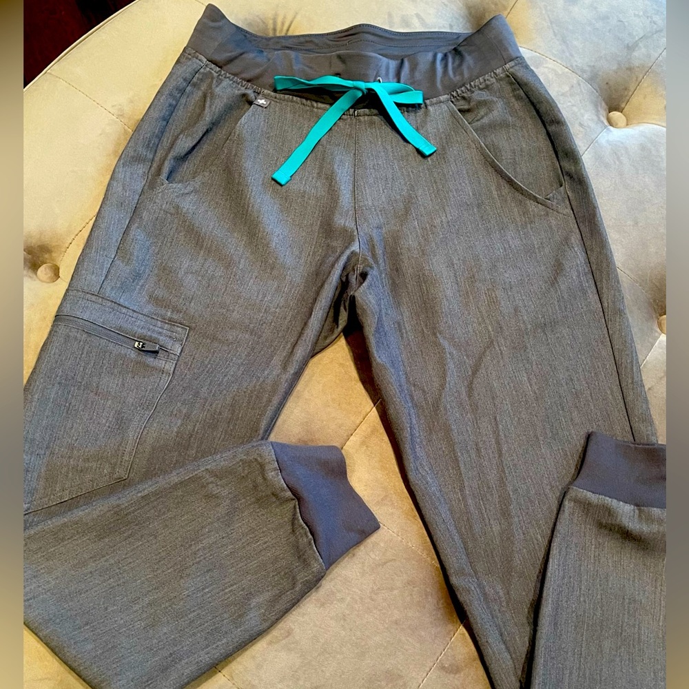 FIGS ZAMORA JOGGER—GRAPHITE GRAY—XXSP—$22